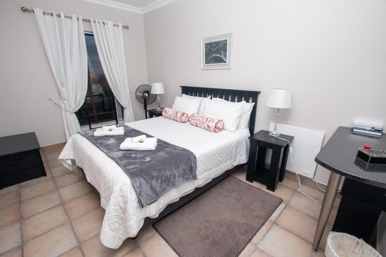 Van Den Berg's Guesthouse&B&B Bettyʼs Bay Kültér fotó